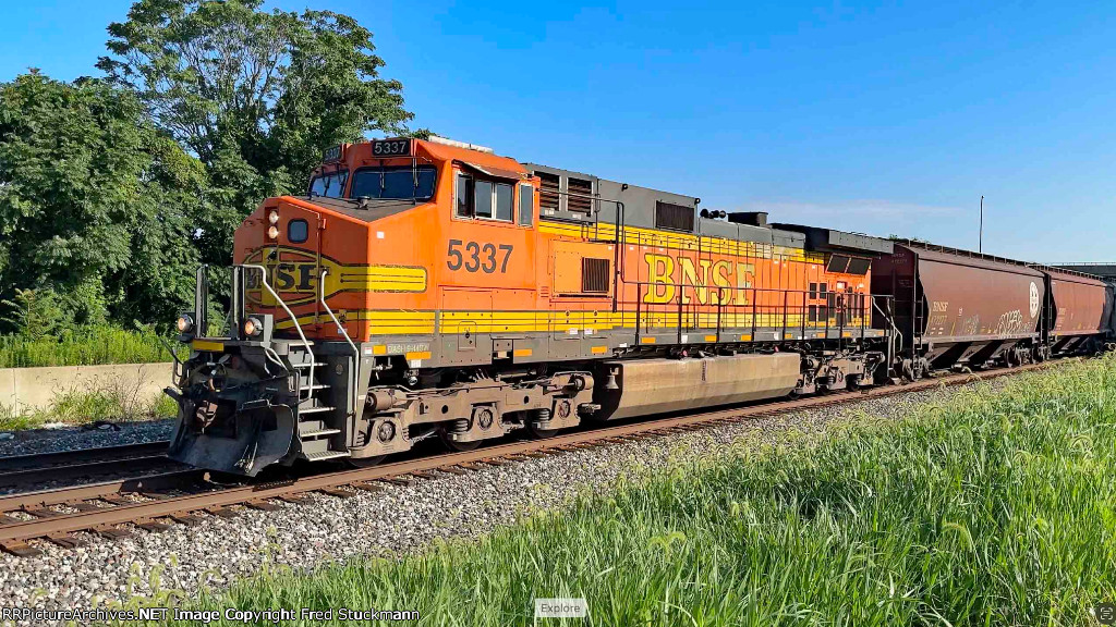 BNSF 5337 cares for G110 all by itself.